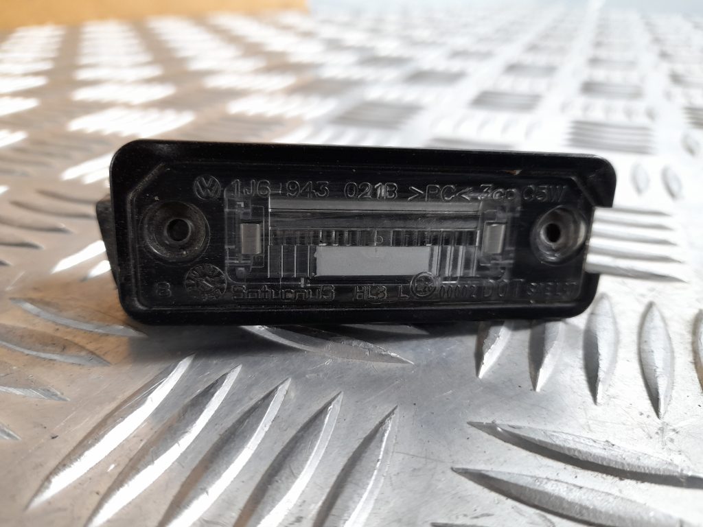 Numura zīmes apgaismojums priekš VW PHAETON 2005