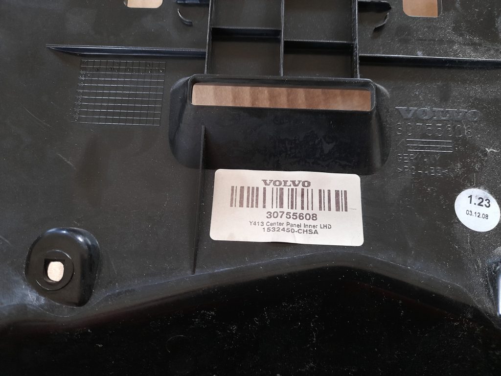 Centrālās konsoles iekšējā plastmasa priekš VOLVO XC60 2009 5 Centrālās konsoles iekšējā plastmasa priekš VOLVO XC60 2009