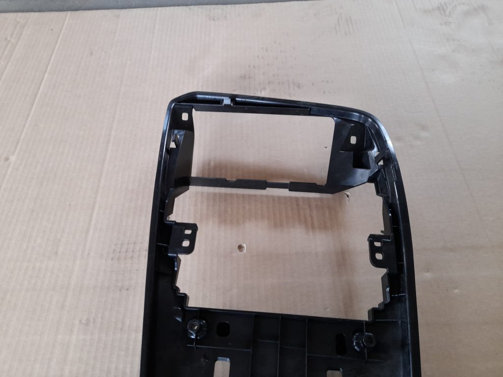 Centrālās konsoles iekšējā plastmasa priekš VOLVO XC60 2009 3 Centrālās konsoles iekšējā plastmasa priekš VOLVO XC60 2009