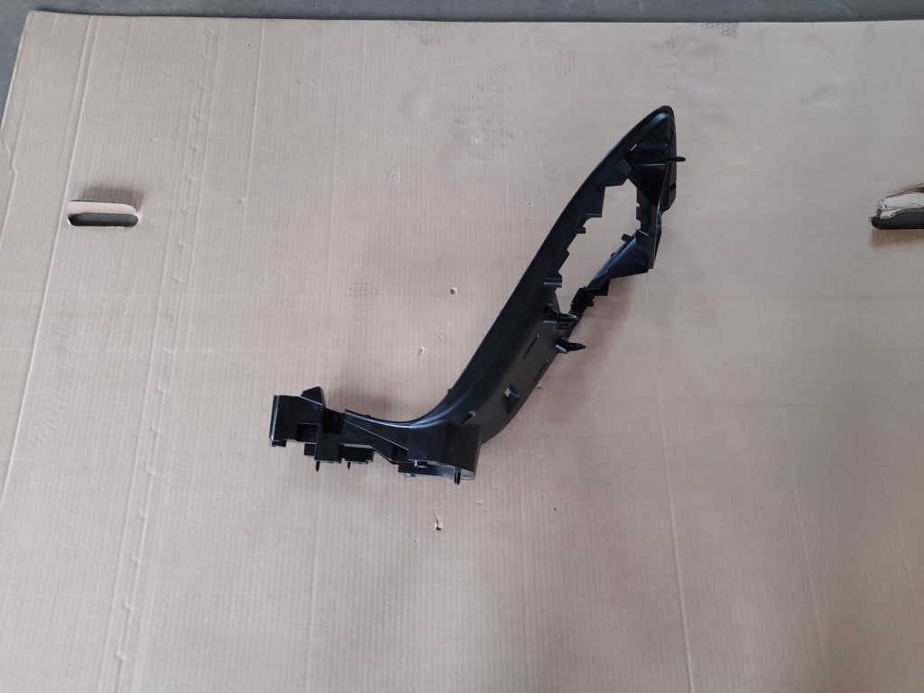 Centrālās konsoles iekšējā plastmasa priekš VOLVO XC60 2009 2 Centrālās konsoles iekšējā plastmasa priekš VOLVO XC60 2009