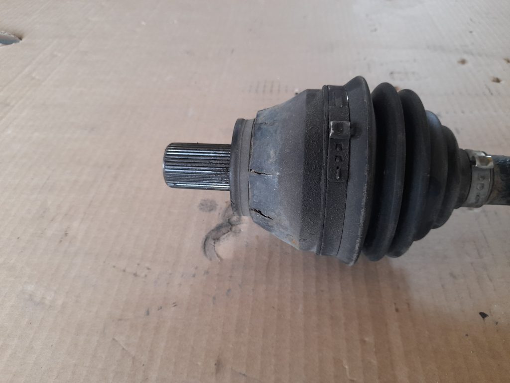 Pusass priekšējā kreisā priekš VOLVO XC60 2009 2 Pusass priekšējā kreisā priekš VOLVO XC60 2009