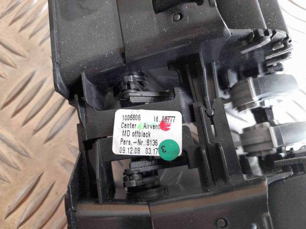 Mērinstrumentu paneļa gaisa vads, centrā priekš VOLVO XC60 2009