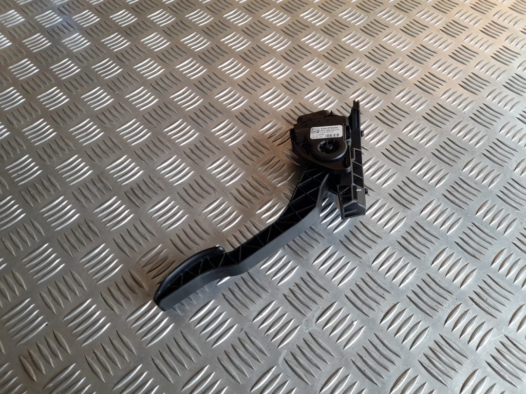 Gāzes pedālis priekš VOLVO XC60 2009