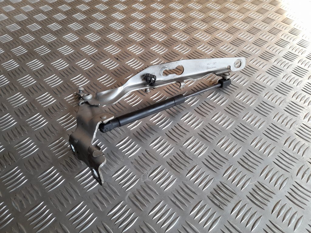 Pārsega eņģe, pa kreisi priekš VOLVO XC60 2009 1 Pārsega eņģe, pa kreisi priekš VOLVO XC60 2009