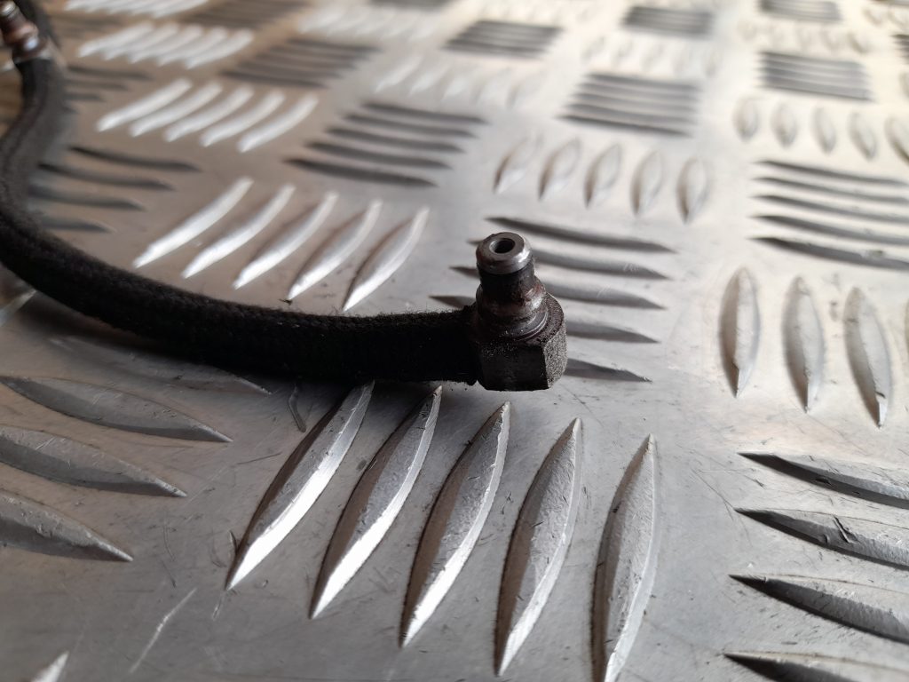 Degvielas atgriešanas caurule priekš VOLVO XC60 2009