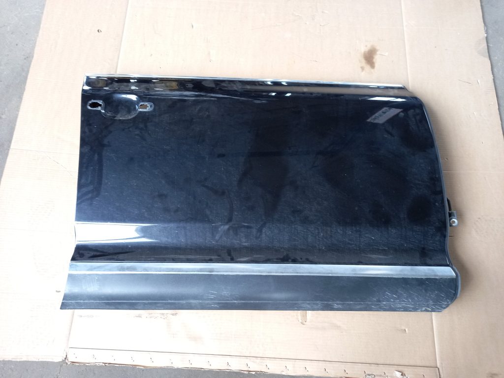 Priekšējās labās durvis priekš VW TOUAREG 2007 1 Priekšējās labās durvis priekš VW TOUAREG 2007