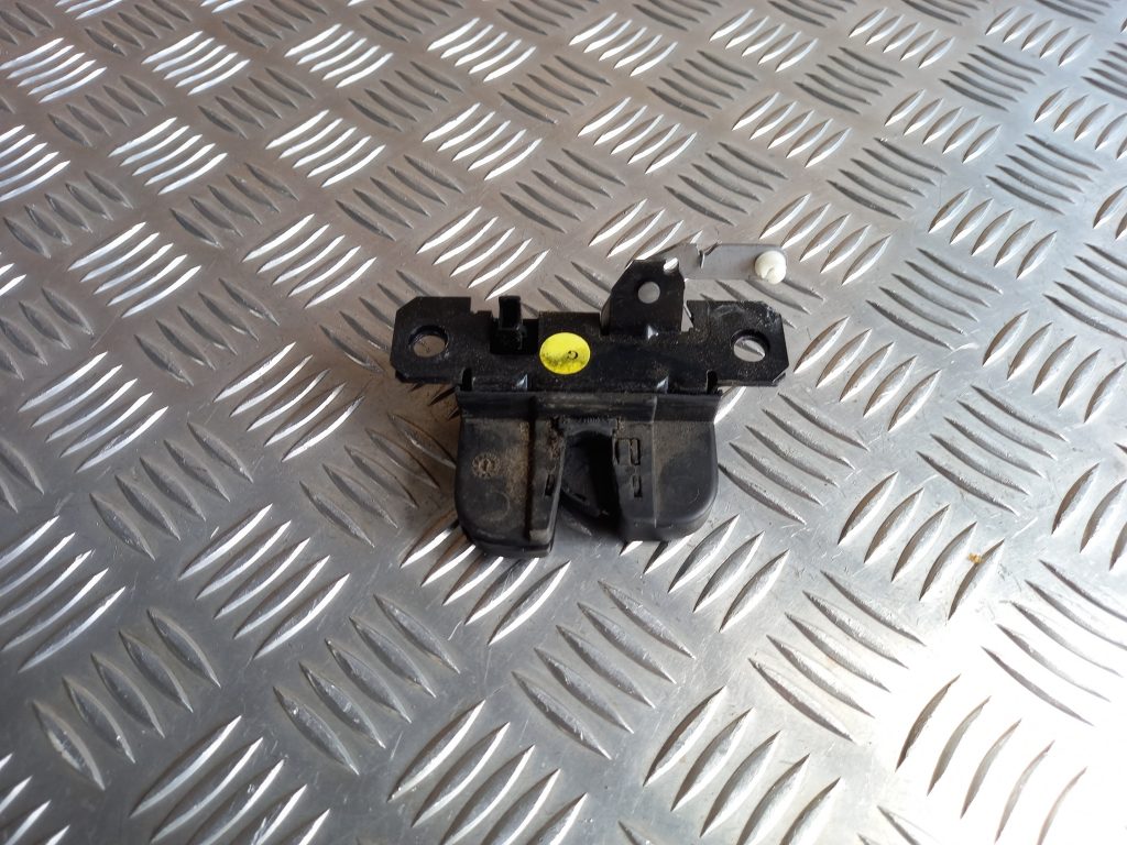 Bagāžnieka vāka slēdzene priekš VW TOUAREG 2007 1 Bagāžnieka vāka slēdzene priekš VW TOUAREG 2007