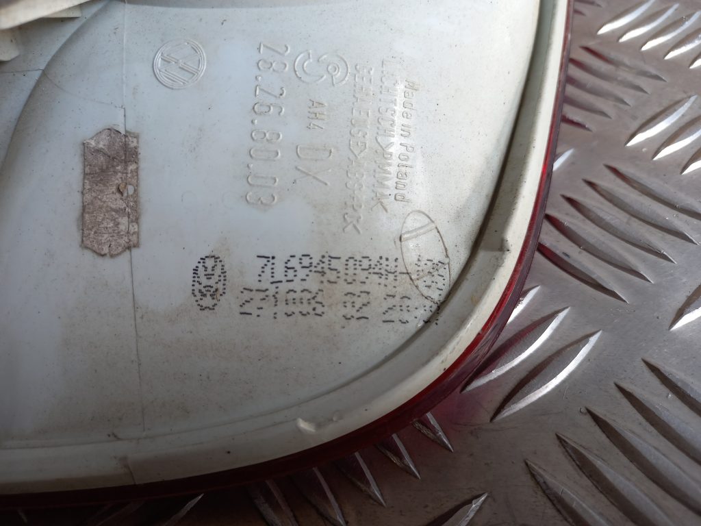 Bagāžnieka vāka labais lukturis priekš VW TOUAREG 2007