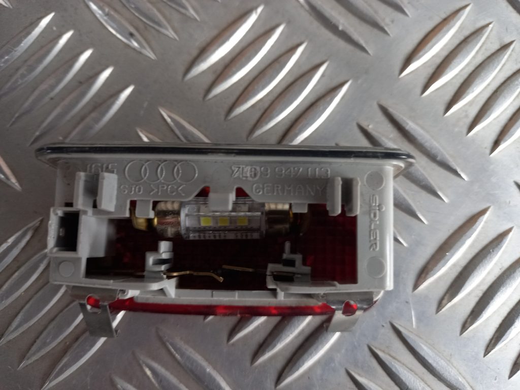 Apgaismojums bagažnieka vākā priekš VW TOUAREG 2007 2 Apgaismojums bagažnieka vākā priekš VW TOUAREG 2007