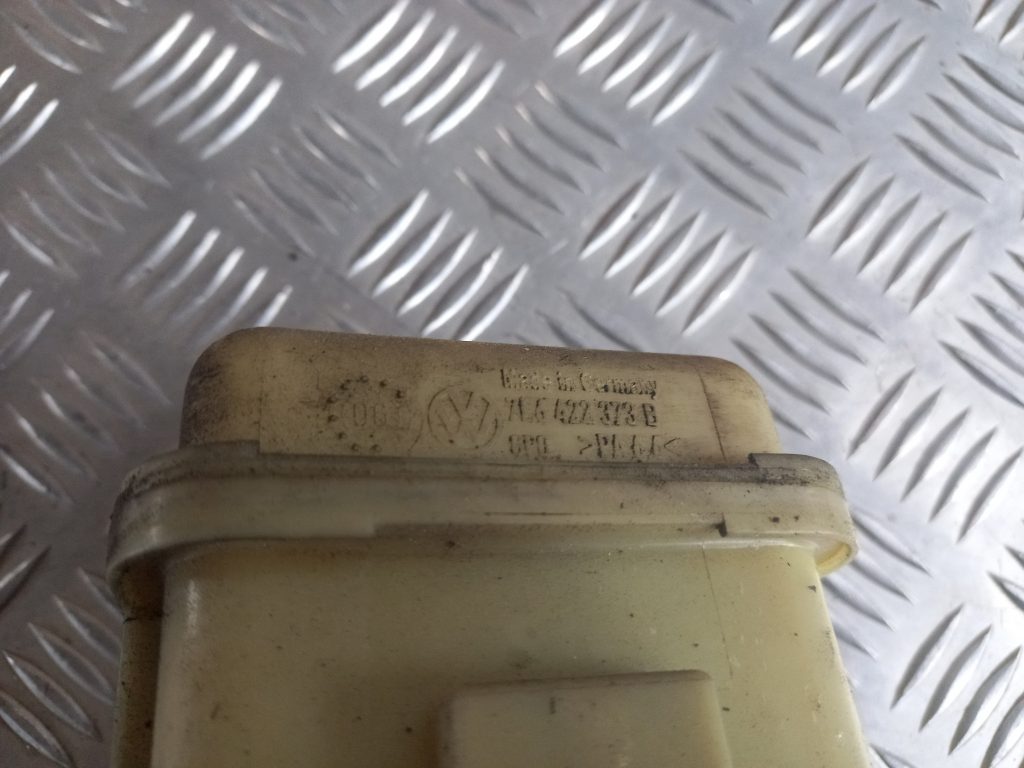 Stūres pastiprinātāja tvertne priekš VW TOUAREG 2007 3 Stūres pastiprinātāja tvertne priekš VW TOUAREG 2007