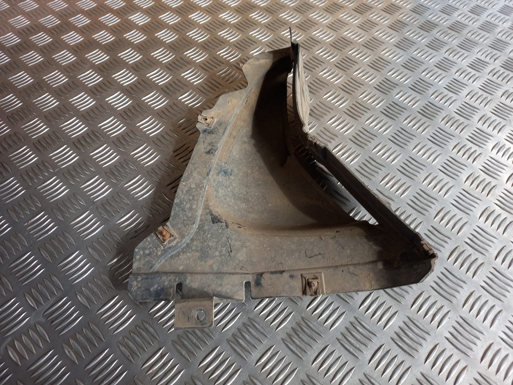 Priekšējais labais paspārns priekš BMW 520D F11 2011 TOURING