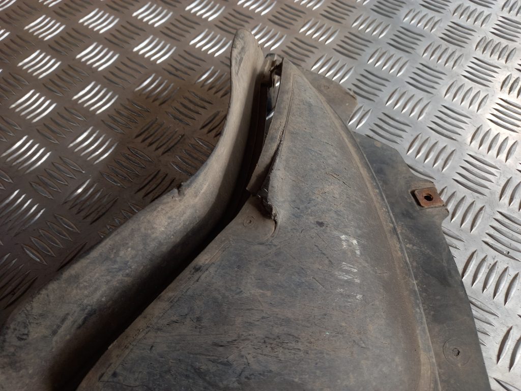 Priekšējais labais paspārns priekš BMW 520D F11 2011 TOURING