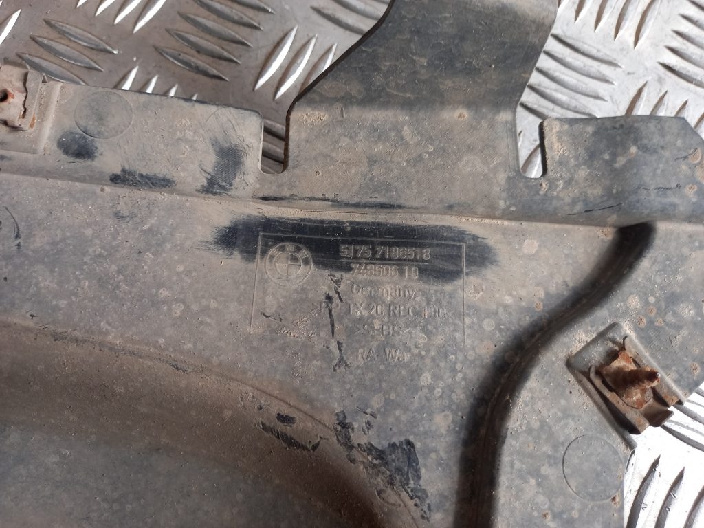 Priekšējais labais paspārns priekš BMW 520D F11 2011 TOURING