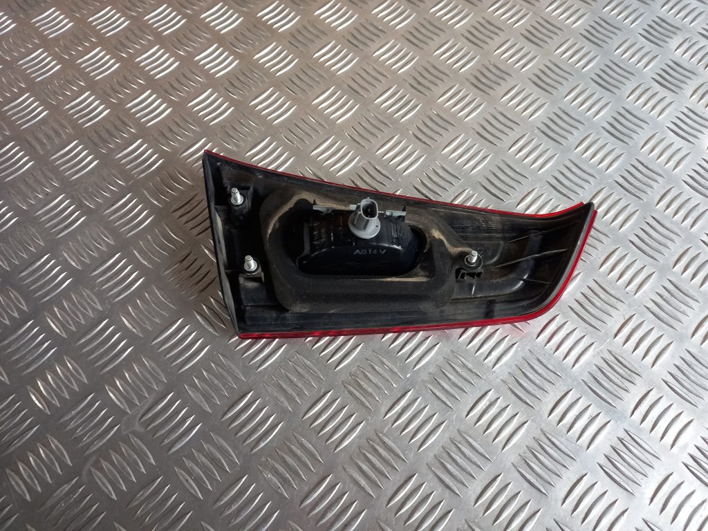 Bagāžnieka vāka labais lukturis priekš MITSUBISHI ASX 2011 3 Bagāžnieka vāka labais lukturis priekš MITSUBISHI ASX 2011