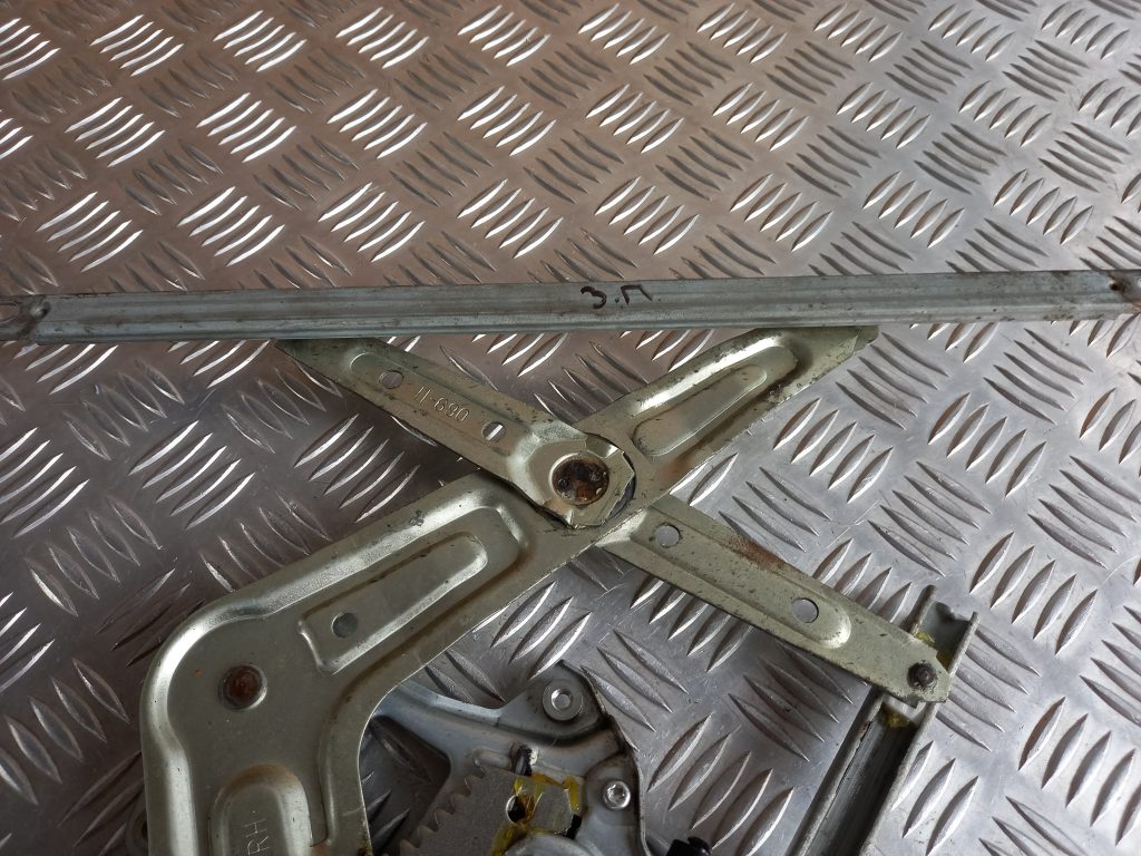 Stikla pacelšanas mehānisms aizmugurējais labais priekš MITSUBISHI ASX 2011 2 Stikla pacelšanas mehānisms aizmugurējais labais priekš MITSUBISHI ASX 2011