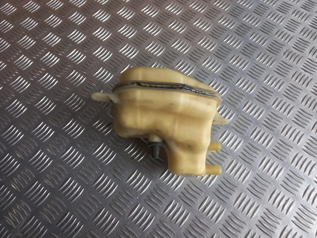 Dzesēšanas šķidruma tvertne priekš MITSUBISHI ASX 2011 2 Dzesēšanas šķidruma tvertne priekš MITSUBISHI ASX 2011