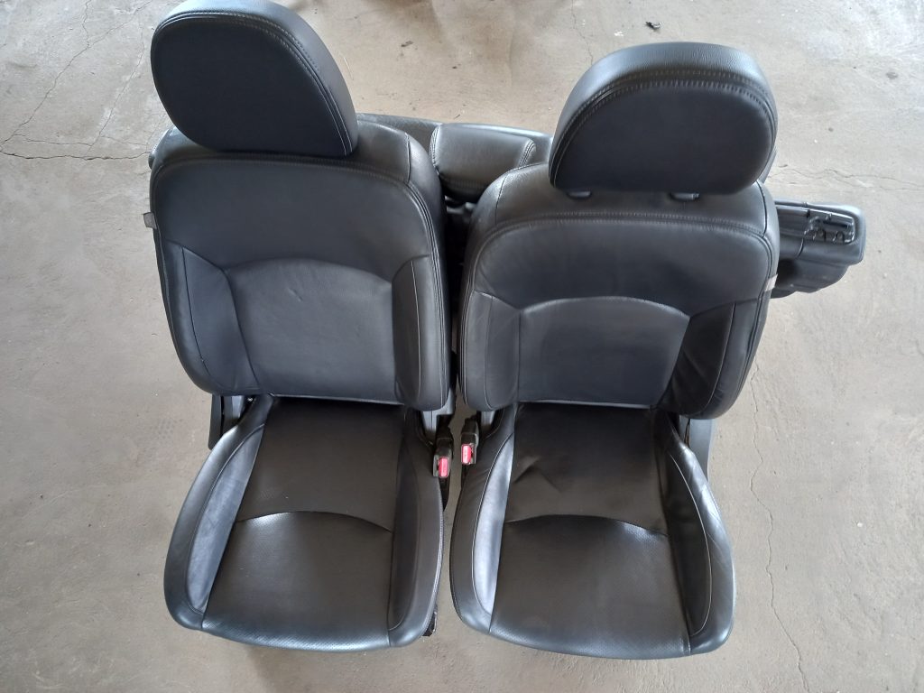 Sēdekļu komplekts priekš MITSUBISHI ASX 2011 1 Sēdekļu komplekts priekš MITSUBISHI ASX 2011