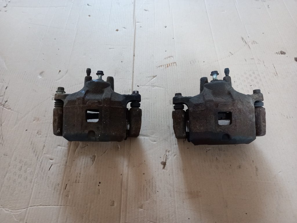 Priekšējais kreisais suports priekš MITSUBISHI ASX 2011