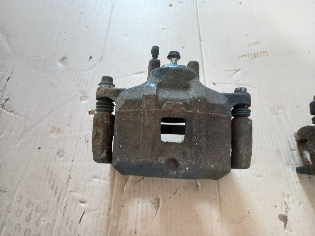 Priekšējais kreisais suports priekš MITSUBISHI ASX 2011