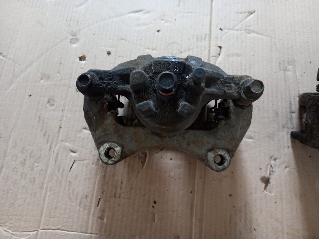 Priekšējais kreisais suports priekš MITSUBISHI ASX 2011