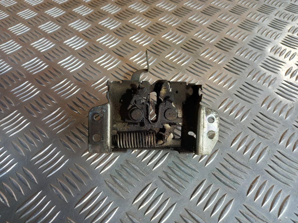 Pārsega slēdzene priekš MITSUBISHI ASX 2011 2 Pārsega slēdzene priekš MITSUBISHI ASX 2011