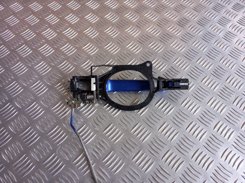 Priekšējāis labais durvju rokturis priekš MITSUBISHI LANCER 2009 2 Priekšējāis labais durvju rokturis priekš MITSUBISHI LANCER 2009