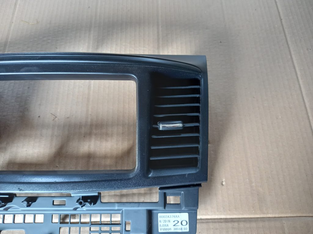 Mērinstrumentu paneļa gaisa vads, centrā priekš MITSUBISHI LANCER 2009