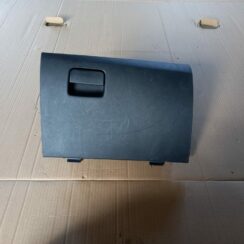 Mantu glabāšanas nodalījums pasažiera pusē priekš MITSUBISHI LANCER 2009