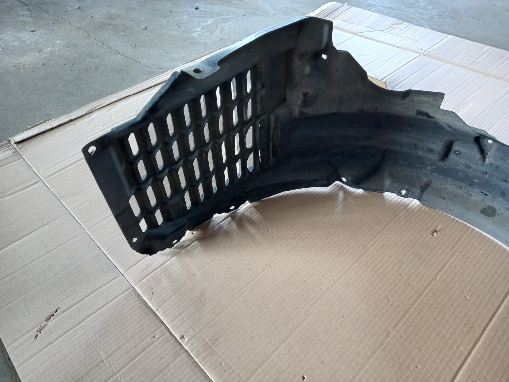 Priekšējais kreisais paspārns priekš MITSUBISHI LANCER 2009 2 Priekšējais kreisais paspārns priekš MITSUBISHI LANCER 2009