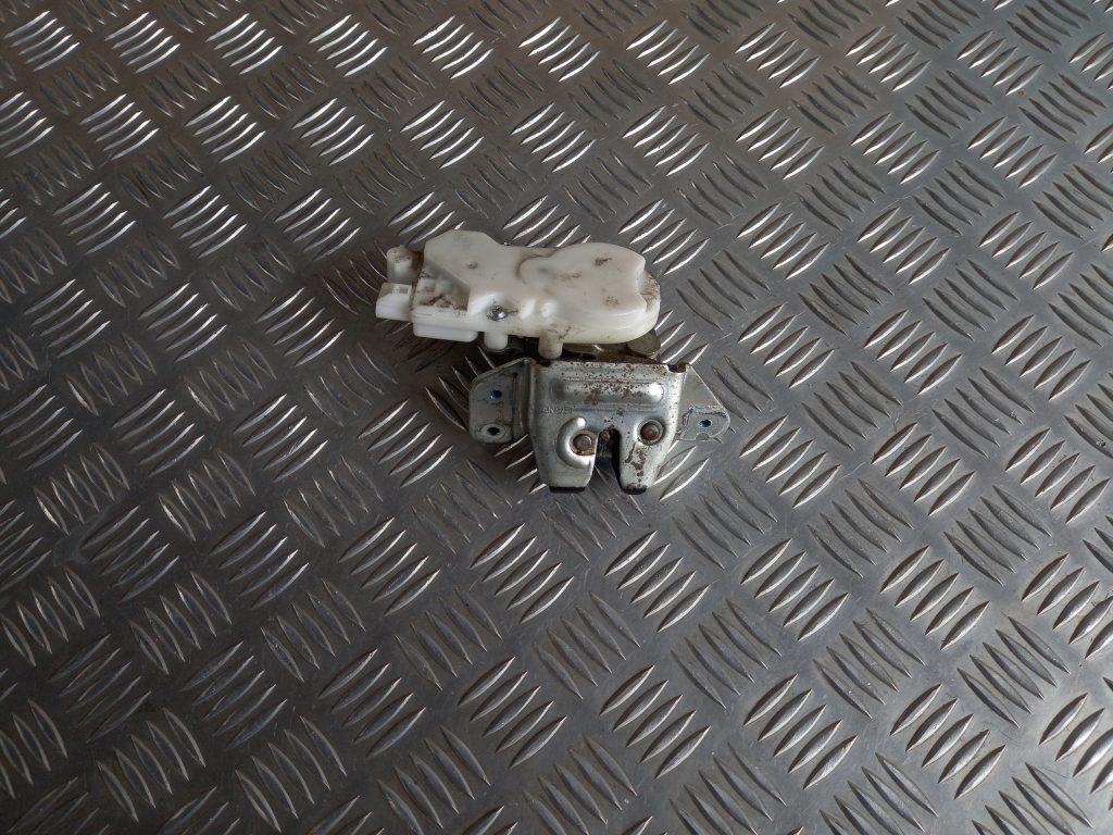 Bagāžnieka vāka slēdzene priekš MITSUBISHI LANCER 2009 1 Bagāžnieka vāka slēdzene priekš MITSUBISHI LANCER 2009