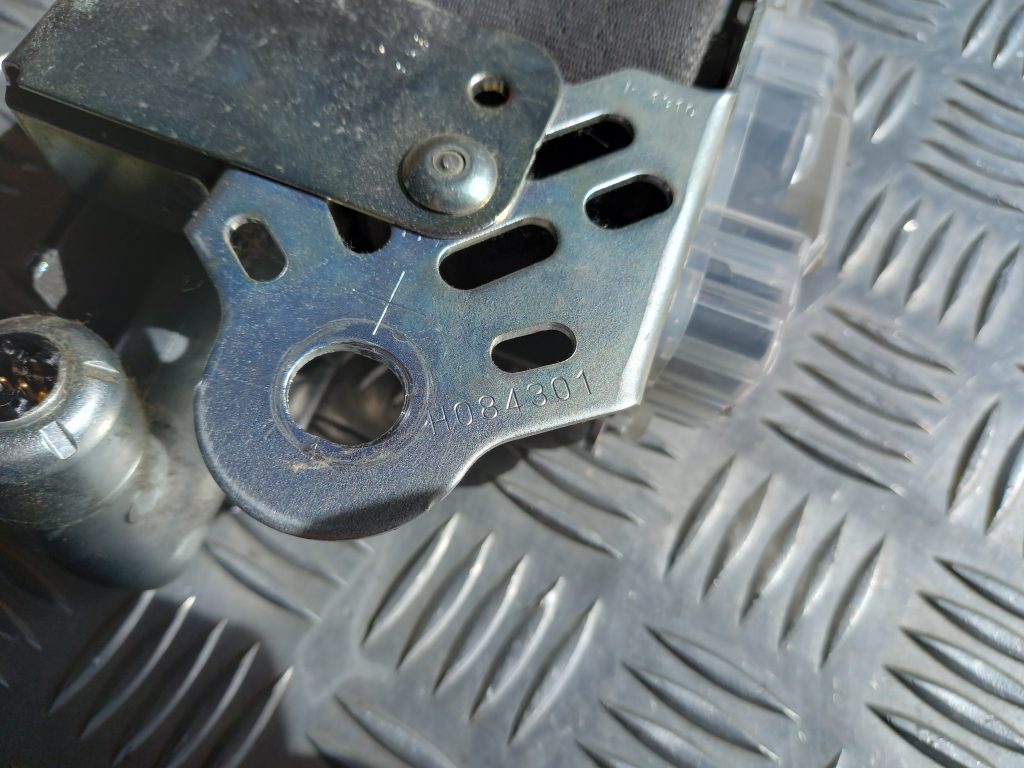 Priekšējā kreisā drošības josta priekš MITSUBISHI LANCER 2009 4 Priekšējā kreisā drošības josta priekš MITSUBISHI LANCER 2009