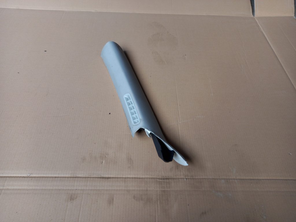 Priekšējas salona statnes apdare priekš VW PASSAT CC 2009