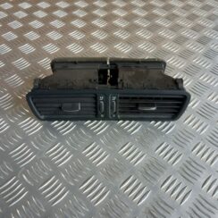 Mērinstrumentu paneļa gaisa vads, centrā priekš VW PASSAT CC 2009