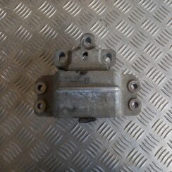 Dzinēja spilvens priekš VW PASSAT CC 2009