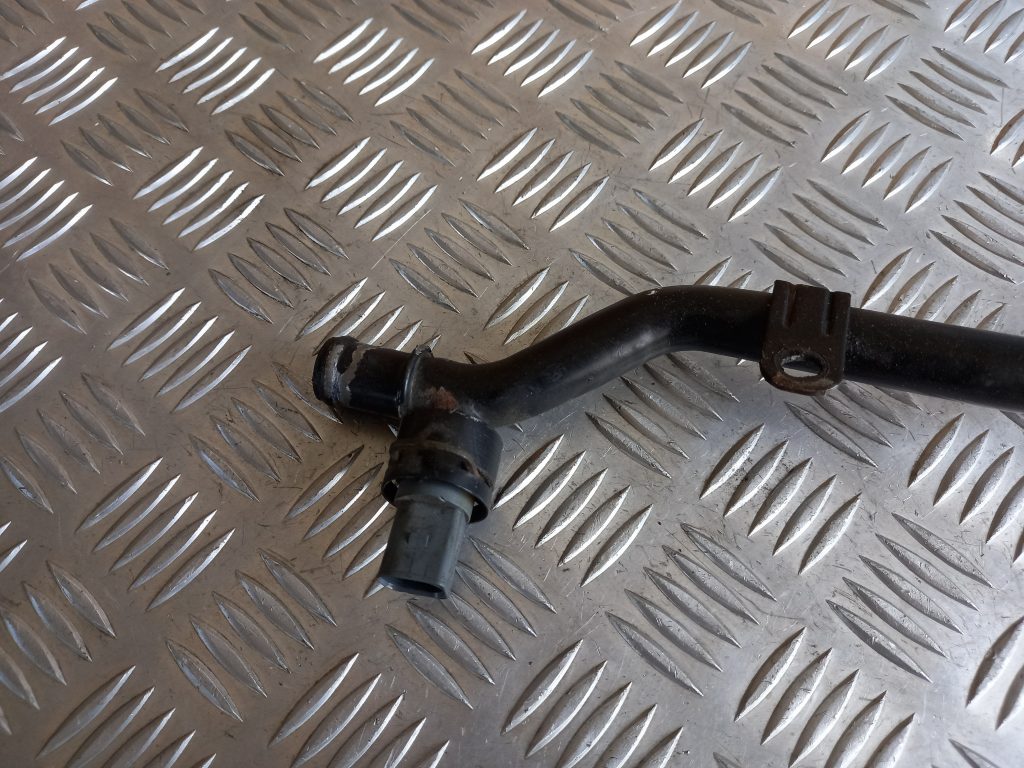 Dzesēšanas caurule priekš VW PASSAT CC 2009 2 Dzesēšanas caurule priekš VW PASSAT CC 2009