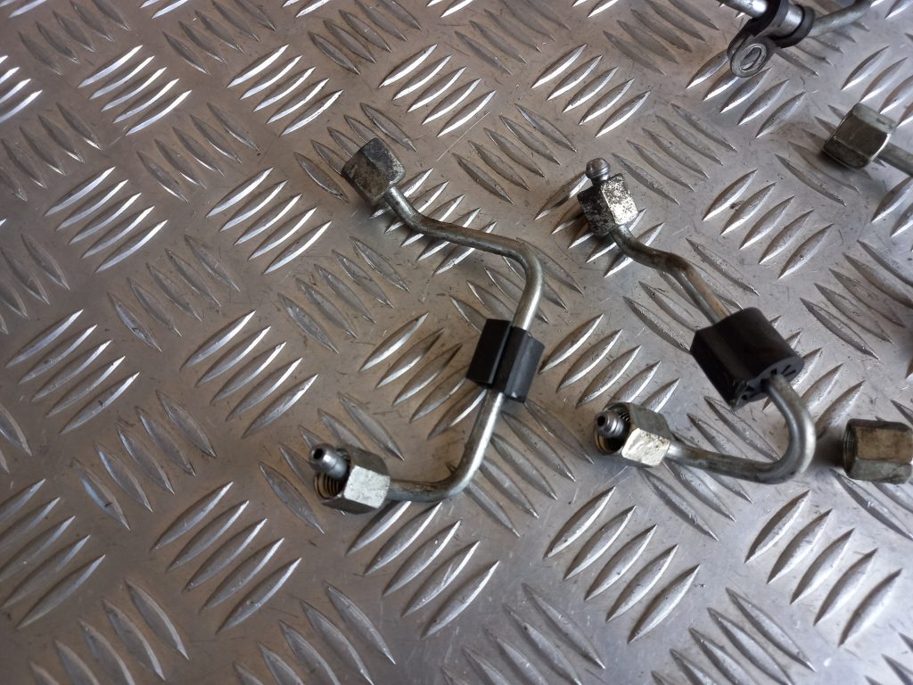 Degvielas caurule priekš VW PASSAT CC 2009 2 Degvielas caurule priekš VW PASSAT CC 2009