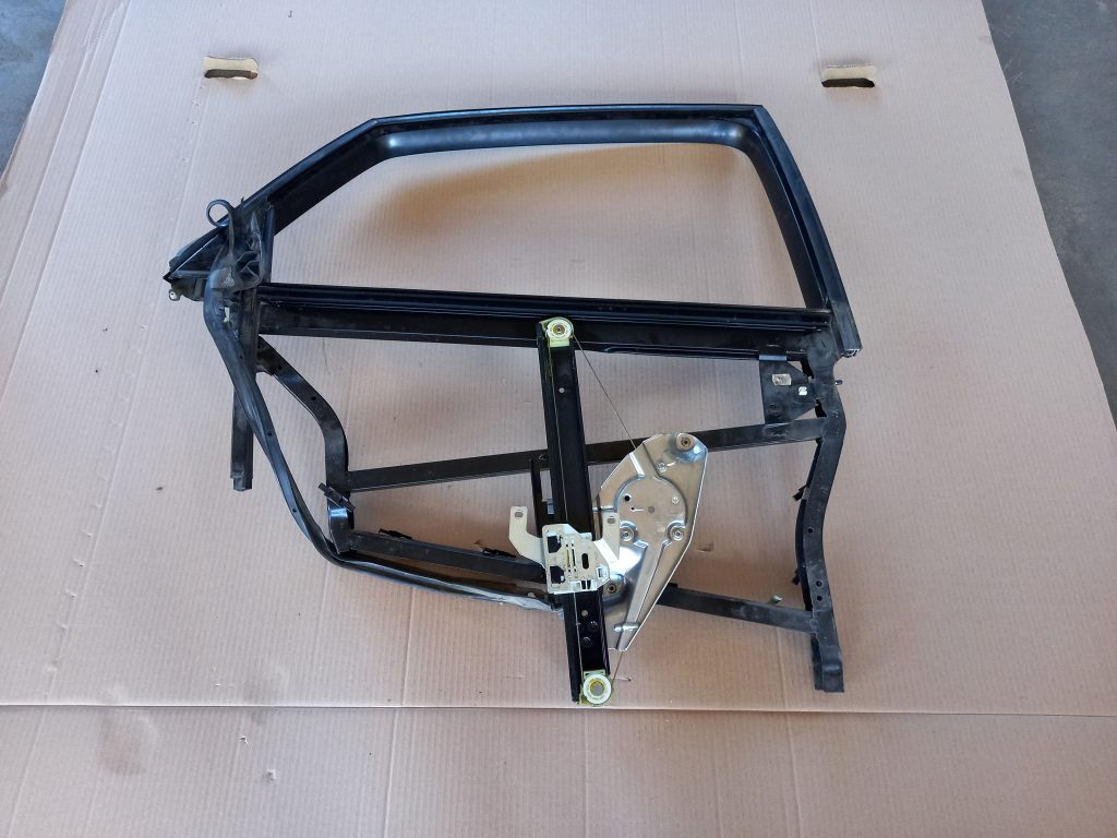 Durvju rāmis priekš AUDI A6 1998 1 Durvju rāmis priekš AUDI A6 1998