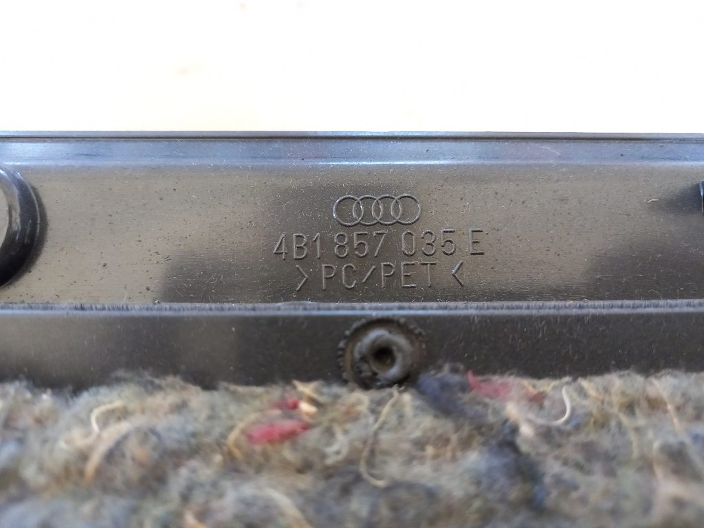 Mantu glabāšanas nodalījums pasažiera pusē priekš AUDI A6 1998 4 Mantu glabāšanas nodalījums pasažiera pusē priekš AUDI A6 1998