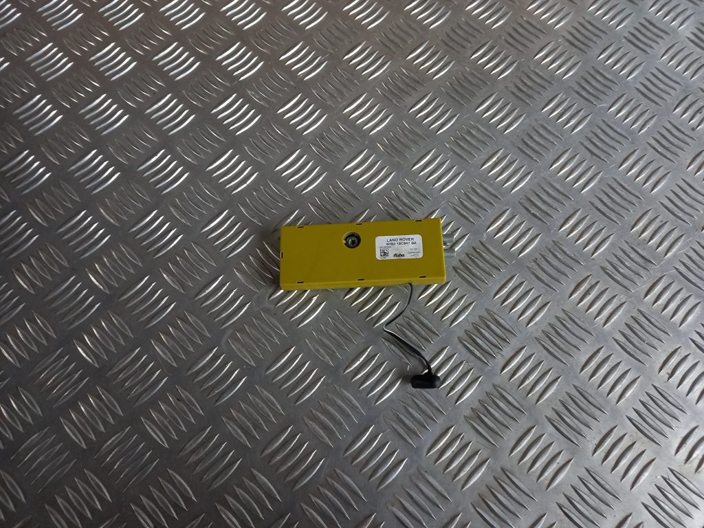 Antenas pastiprinātāja bloks priekš LAND ROVER FREELANDER 2007 2 Antenas pastiprinātāja bloks priekš LAND ROVER FREELANDER 2007