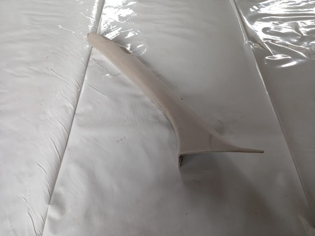 Priekšējas salona statnes apdare priekš LAND ROVER FREELANDER 2007 1 Priekšējas salona statnes apdare priekš LAND ROVER FREELANDER 2007