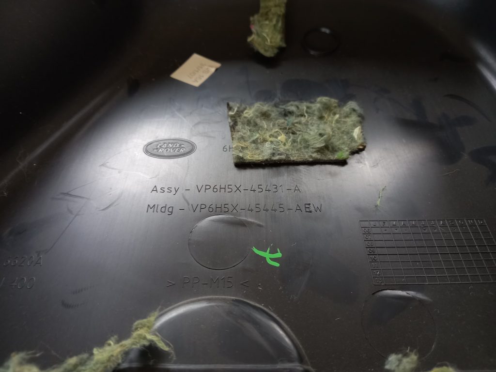 Bagāžnieka nodalījuma sānu apdare priekš LAND ROVER FREELANDER 2007