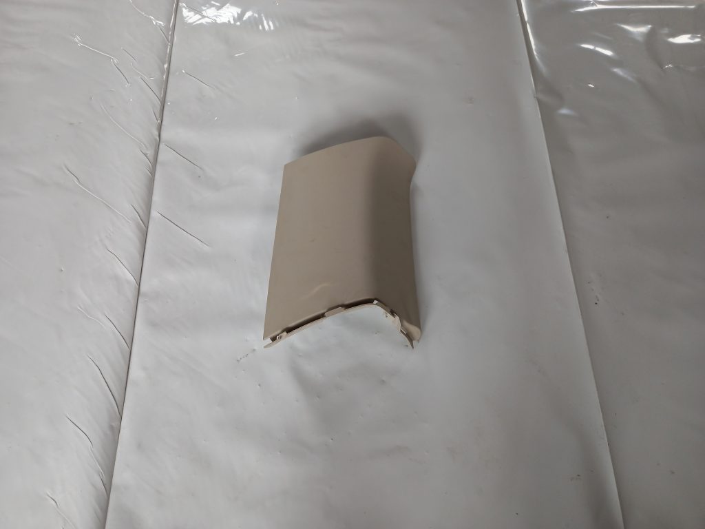 Aizmugurējas salona statnes apdare priekš LAND ROVER FREELANDER 2007