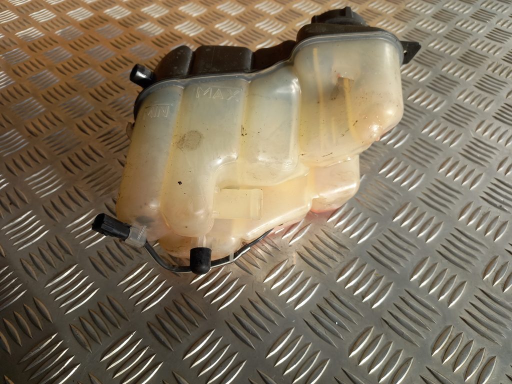 Dzesēšanas šķidruma tvertne priekš LAND ROVER FREELANDER 2007 2 Dzesēšanas šķidruma tvertne priekš LAND ROVER FREELANDER 2007
