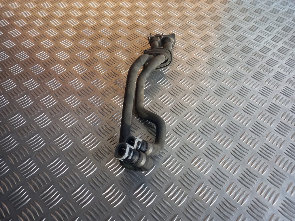 Dzesēšanas šķidruma šļūtene priekš LAND ROVER FREELANDER 2007 1 Dzesēšanas šķidruma šļūtene priekš LAND ROVER FREELANDER 2007