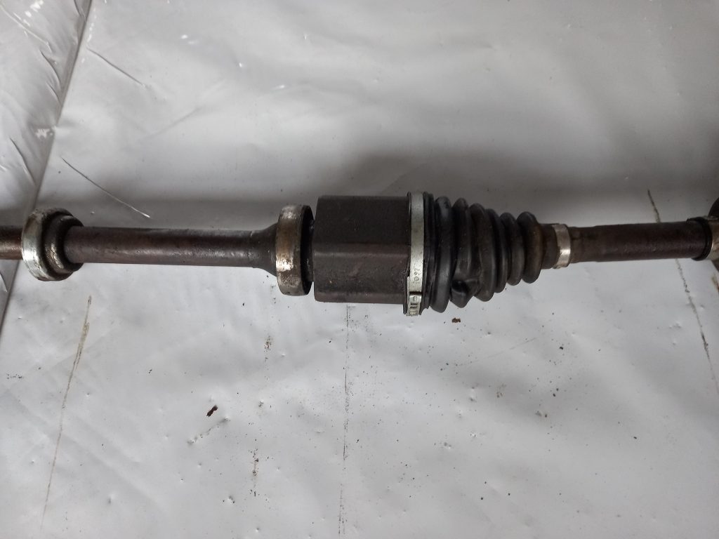 Pusass priekšēja labā priekš LAND ROVER FREELANDER 2007 3 Pusass priekšēja labā priekš LAND ROVER FREELANDER 2007