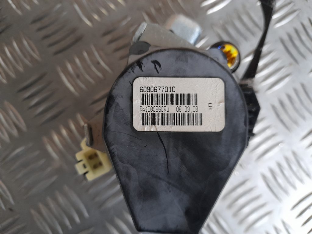 Priekšējā kreisā drošības josta priekš DODGE JOURNEY 2008 2 Priekšējā kreisā drošības josta priekš DODGE JOURNEY 2008