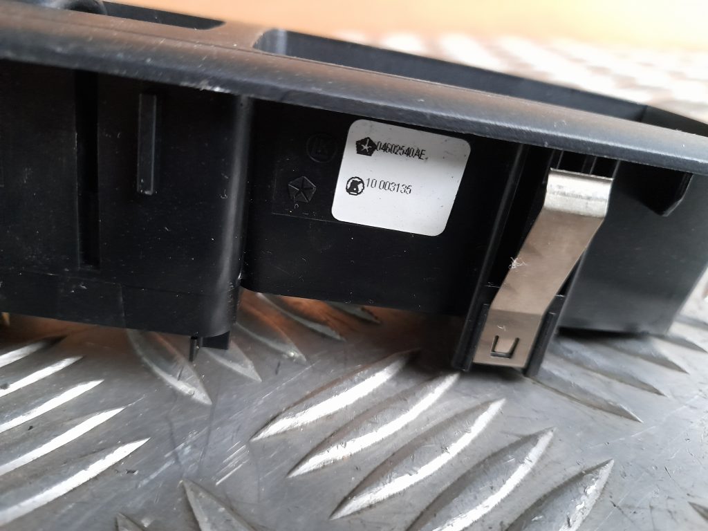 Pasažiera durvju slēdža pogas priekš DODGE JOURNEY 2008 3 Pasažiera durvju slēdža pogas priekš DODGE JOURNEY 2008