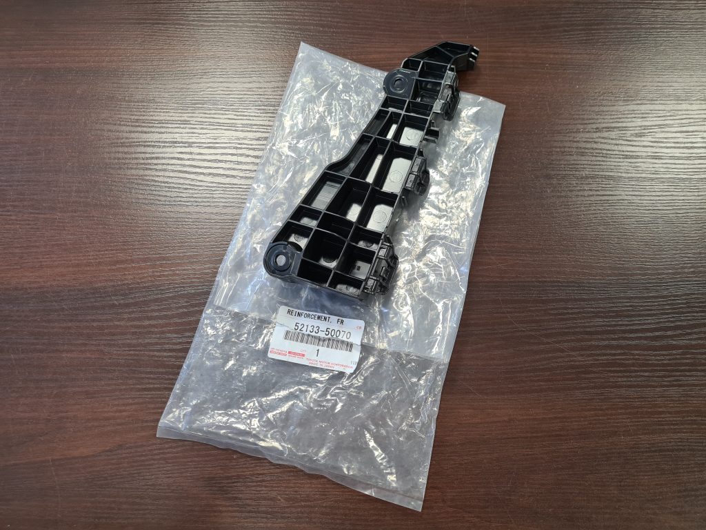 Priekšējā spārna un bufera stiprinājums priekš LEXUS LS600H 2013 5213350070