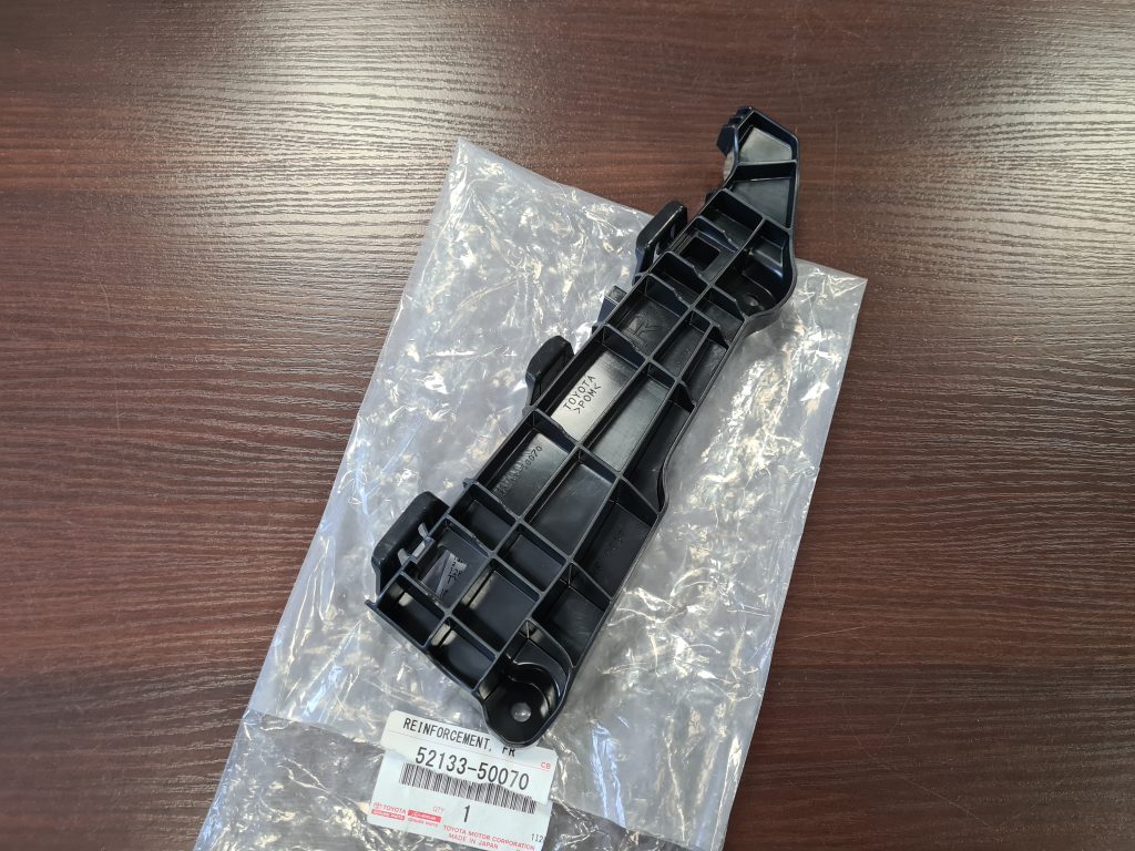 Priekšējā spārna un bufera stiprinājums priekš LEXUS LS600H 2013 5213350070