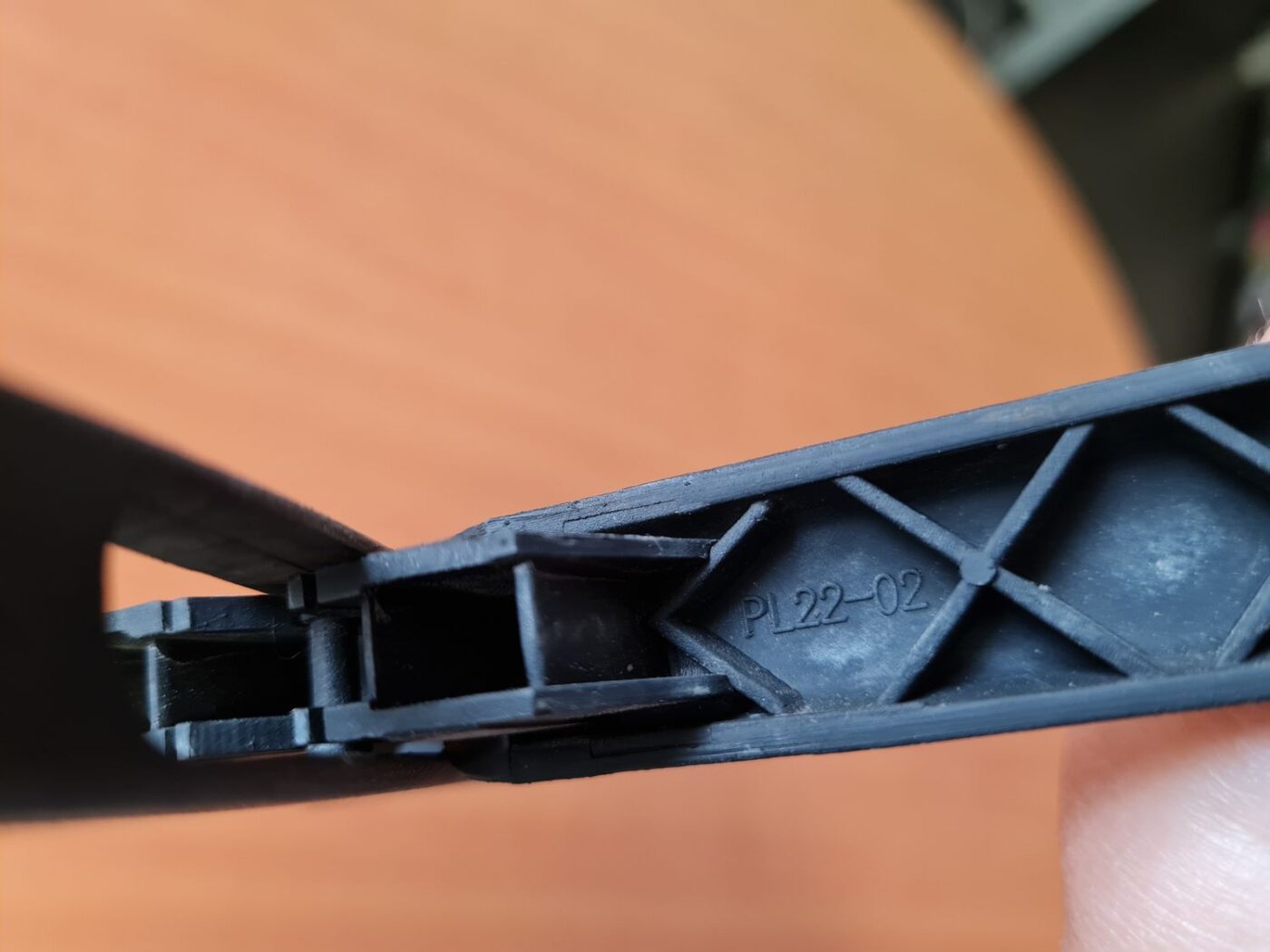 Aizmugurējā loga tīrītāja slotiņa priekš OPEL MERIVA 2005